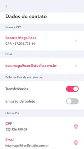Gif animado de uma exclusão de contato no Pix.